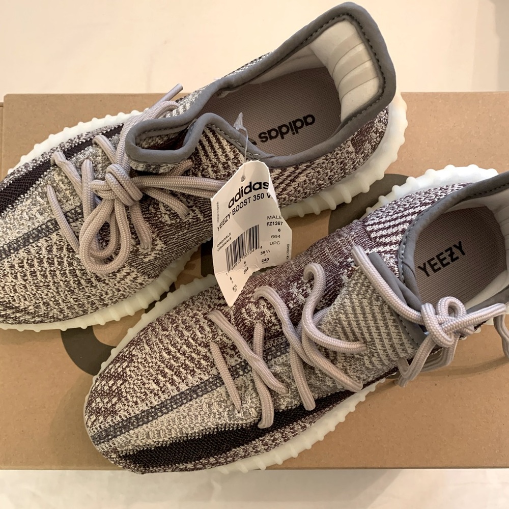 Yeezy Boost 350 v2 - Sz 6.5 - Zyon